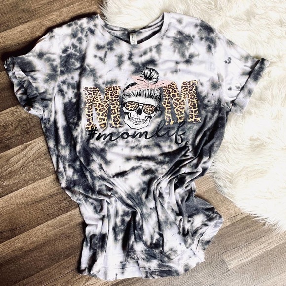Tops - Mom Life Leopard Print Skull Tee Size Large